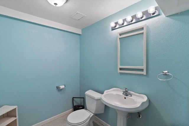 1130 E Elm ROAD, Oak Creek, WI 53154