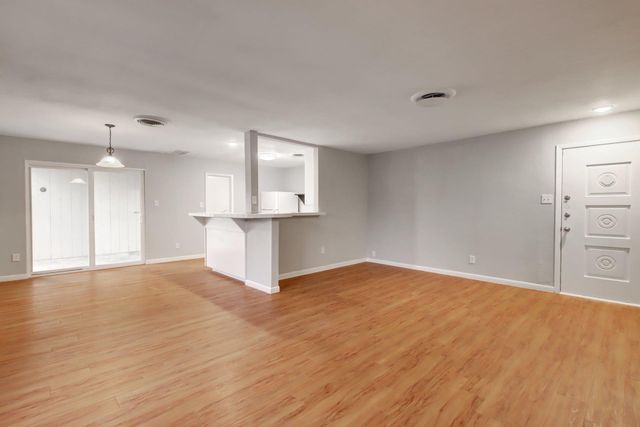 8204 EXMOOR DR, Austin, TX 78757
