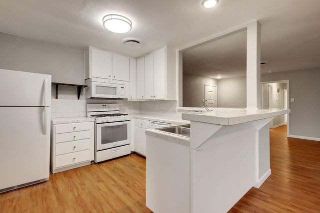 8204 EXMOOR DR, Austin, TX 78757