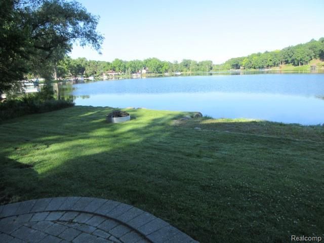 4870 Lakeview Boulevard, Clarkston, MI 48348