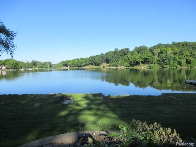 4870 Lakeview Boulevard, Clarkston, MI 48348