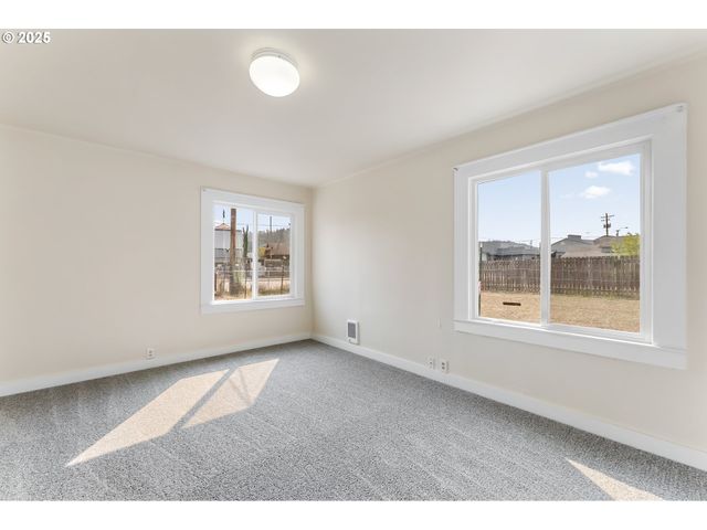 643 Se PARROTT St, Roseburg, OR 97470