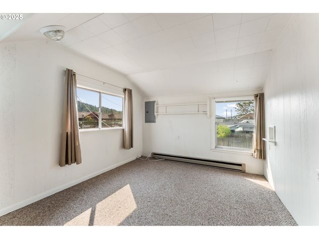 643 Se PARROTT St, Roseburg, OR 97470