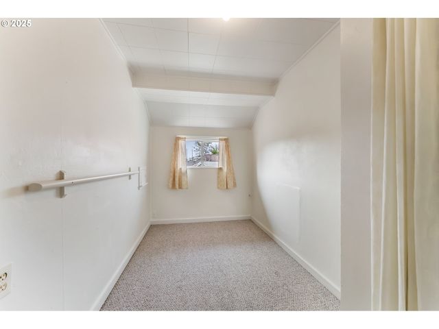 643 Se PARROTT St, Roseburg, OR 97470