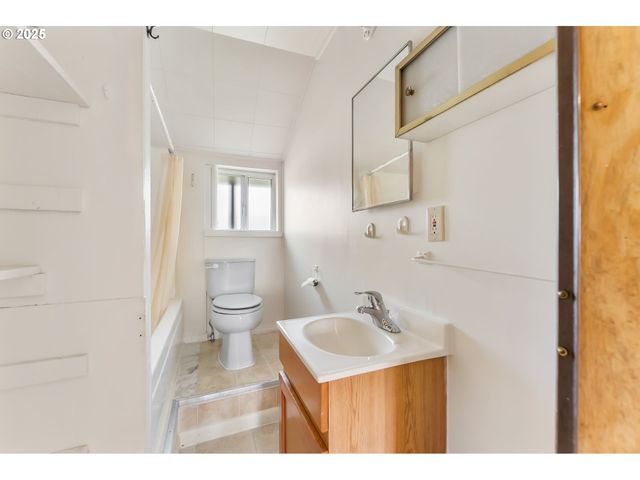 643 Se PARROTT St, Roseburg, OR 97470