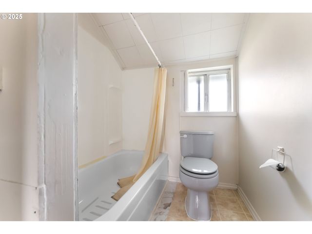 643 Se PARROTT St, Roseburg, OR 97470