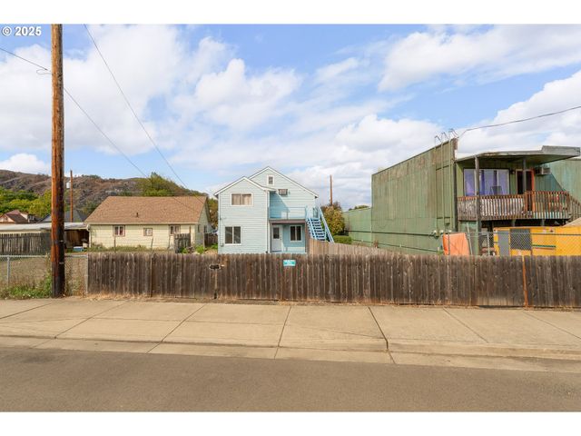 643 Se PARROTT St, Roseburg, OR 97470