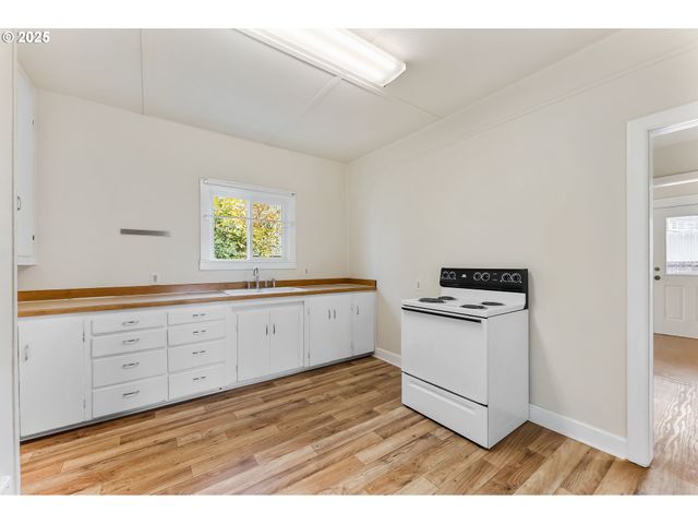 643 Se PARROTT St, Roseburg, OR 97470