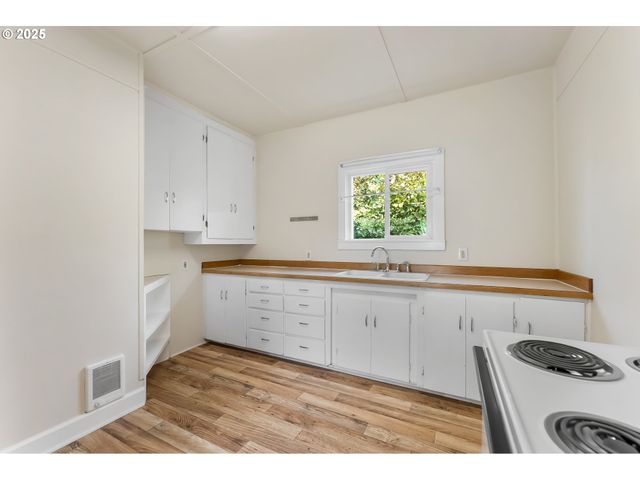 643 Se PARROTT St, Roseburg, OR 97470