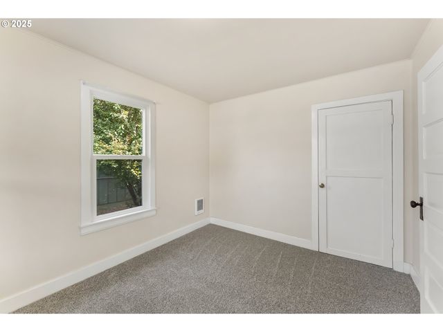 643 Se PARROTT St, Roseburg, OR 97470