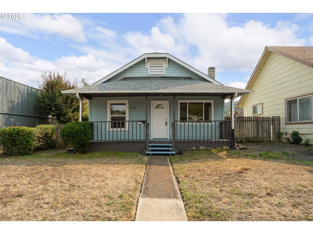 643 Se PARROTT St, Roseburg, OR 97470