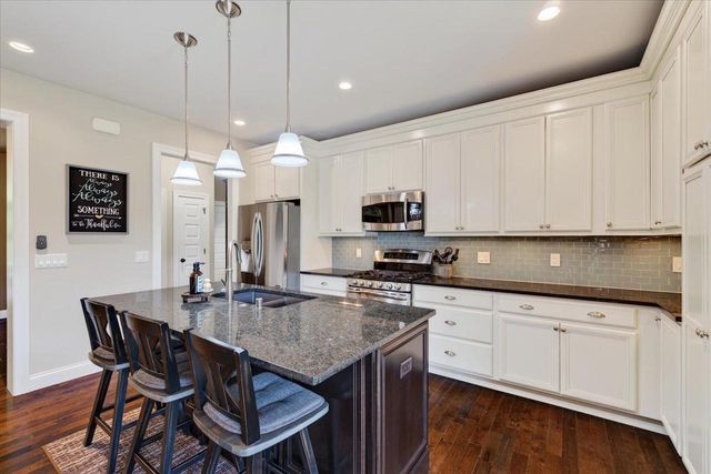 912 PEBBLEBROOK Drive, Waunakee, WI 53597