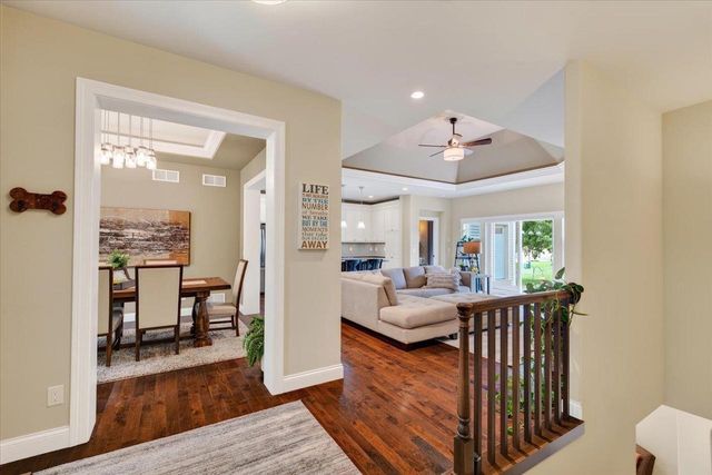 912 PEBBLEBROOK Drive, Waunakee, WI 53597