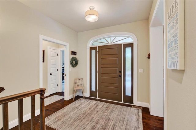 912 PEBBLEBROOK Drive, Waunakee, WI 53597