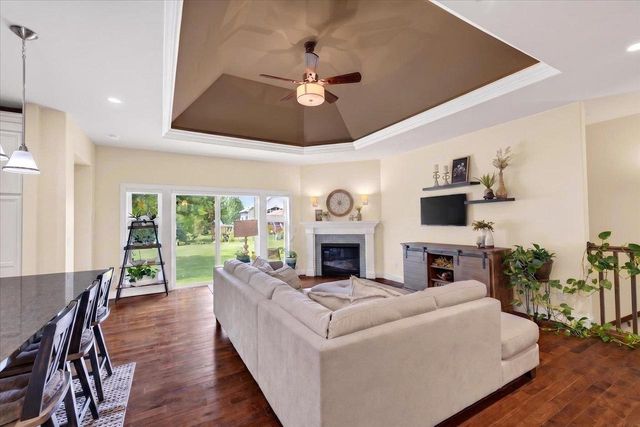 912 PEBBLEBROOK Drive, Waunakee, WI 53597