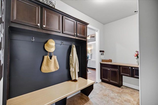 912 PEBBLEBROOK Drive, Waunakee, WI 53597