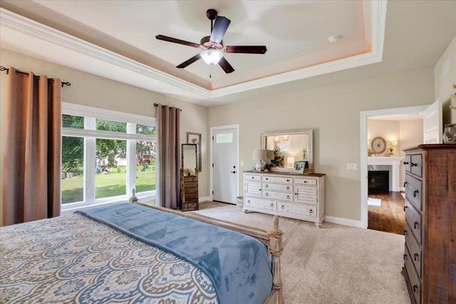 912 PEBBLEBROOK Drive, Waunakee, WI 53597