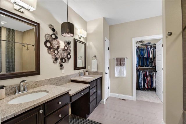 912 PEBBLEBROOK Drive, Waunakee, WI 53597