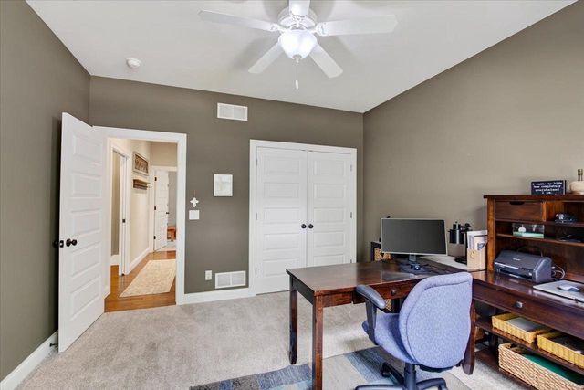 912 PEBBLEBROOK Drive, Waunakee, WI 53597