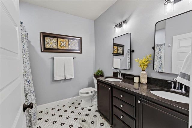 912 PEBBLEBROOK Drive, Waunakee, WI 53597