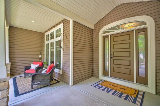 912 PEBBLEBROOK Drive, Waunakee, WI 53597