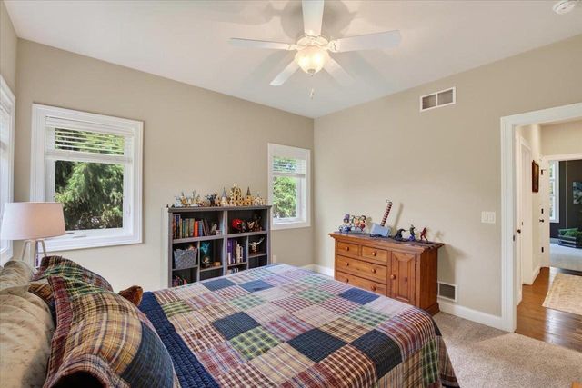912 PEBBLEBROOK Drive, Waunakee, WI 53597