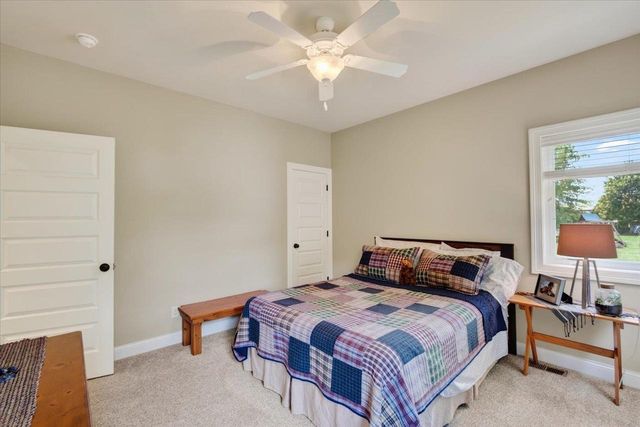 912 PEBBLEBROOK Drive, Waunakee, WI 53597
