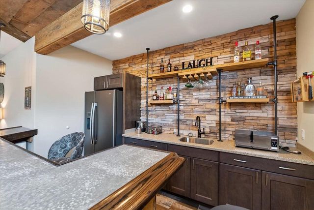 912 PEBBLEBROOK Drive, Waunakee, WI 53597
