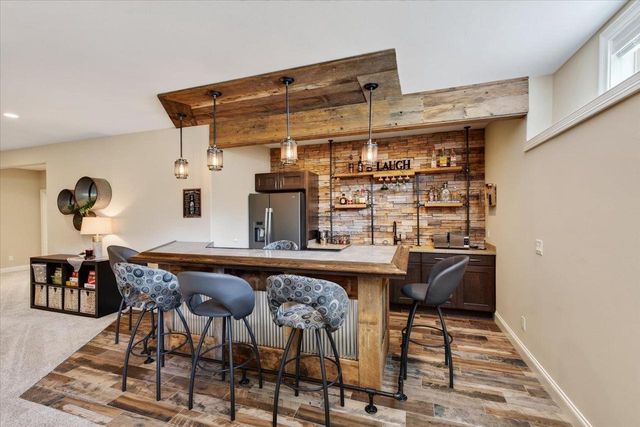 912 PEBBLEBROOK Drive, Waunakee, WI 53597