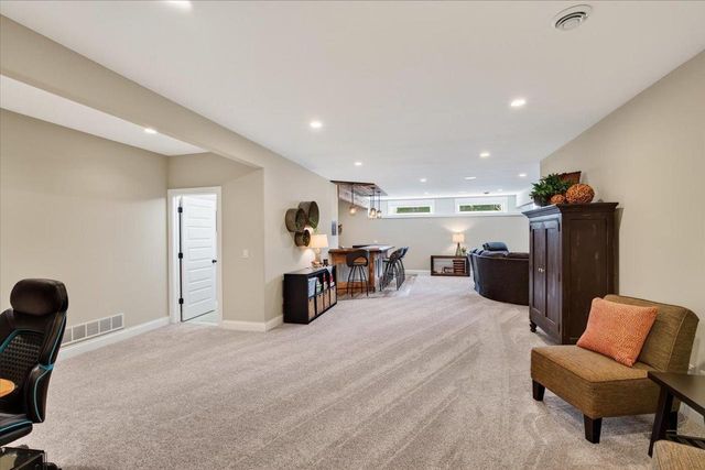 912 PEBBLEBROOK Drive, Waunakee, WI 53597