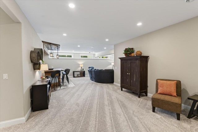 912 PEBBLEBROOK Drive, Waunakee, WI 53597