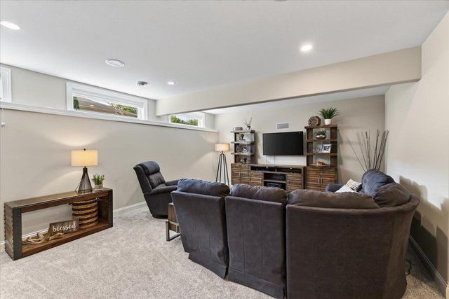 912 PEBBLEBROOK Drive, Waunakee, WI 53597