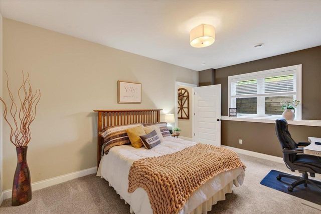 912 PEBBLEBROOK Drive, Waunakee, WI 53597