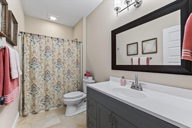 912 PEBBLEBROOK Drive, Waunakee, WI 53597