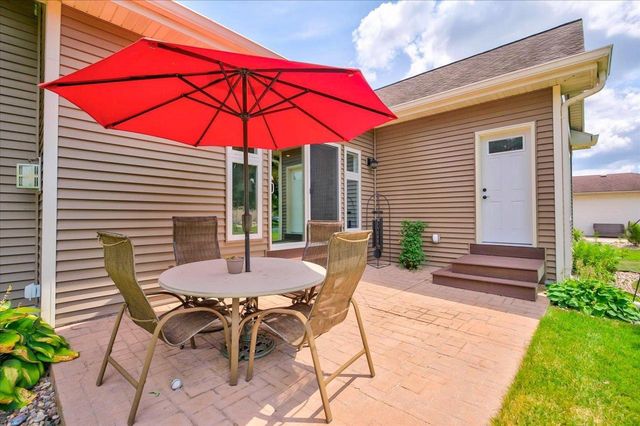 912 PEBBLEBROOK Drive, Waunakee, WI 53597