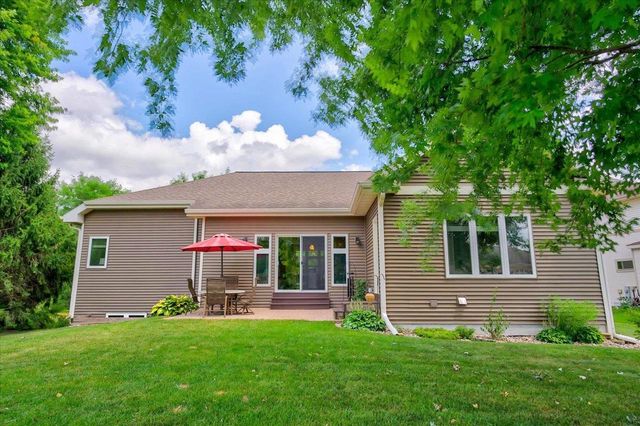 912 PEBBLEBROOK Drive, Waunakee, WI 53597