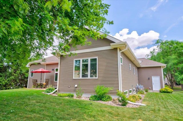 912 PEBBLEBROOK Drive, Waunakee, WI 53597