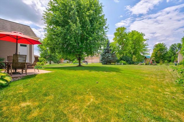 912 PEBBLEBROOK Drive, Waunakee, WI 53597