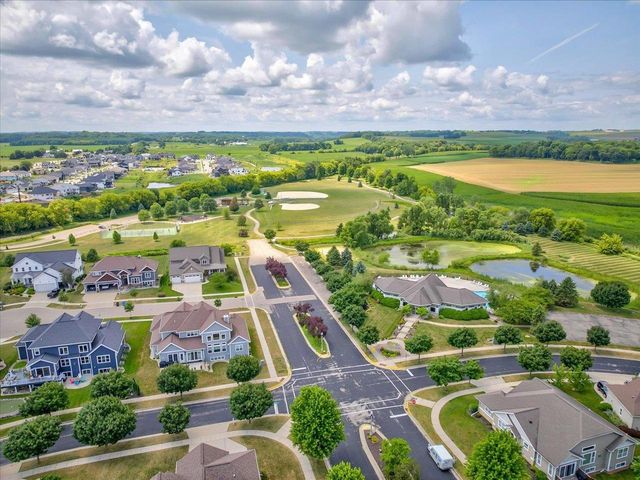912 PEBBLEBROOK Drive, Waunakee, WI 53597