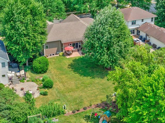 912 PEBBLEBROOK Drive, Waunakee, WI 53597