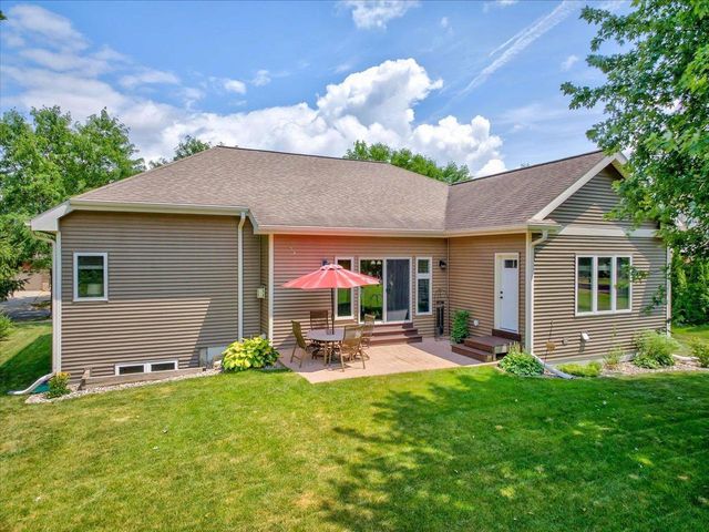 912 PEBBLEBROOK Drive, Waunakee, WI 53597