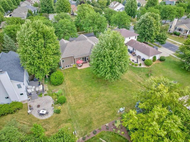 912 PEBBLEBROOK Drive, Waunakee, WI 53597