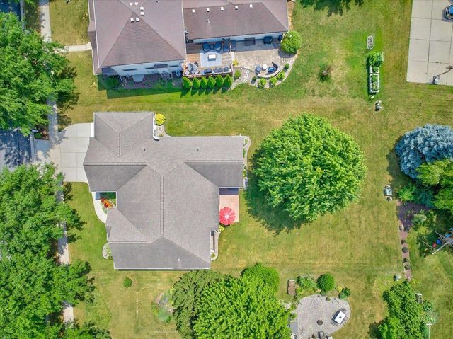 912 PEBBLEBROOK Drive, Waunakee, WI 53597