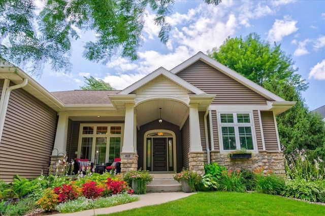 912 PEBBLEBROOK Drive, Waunakee, WI 53597