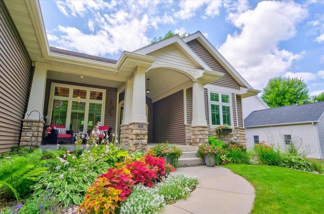 912 PEBBLEBROOK Drive, Waunakee, WI 53597