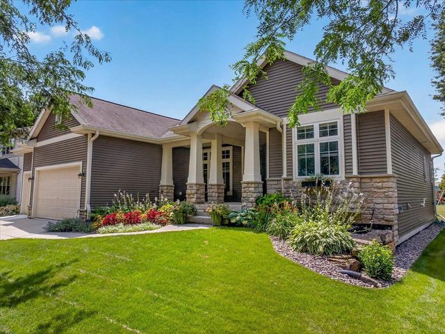 912 PEBBLEBROOK Drive, Waunakee, WI 53597