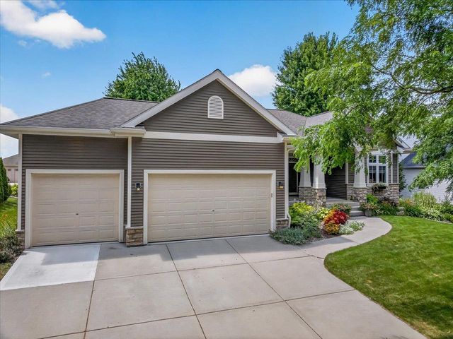 912 PEBBLEBROOK Drive, Waunakee, WI 53597