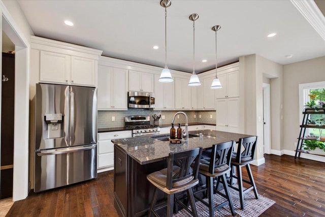 912 PEBBLEBROOK Drive, Waunakee, WI 53597