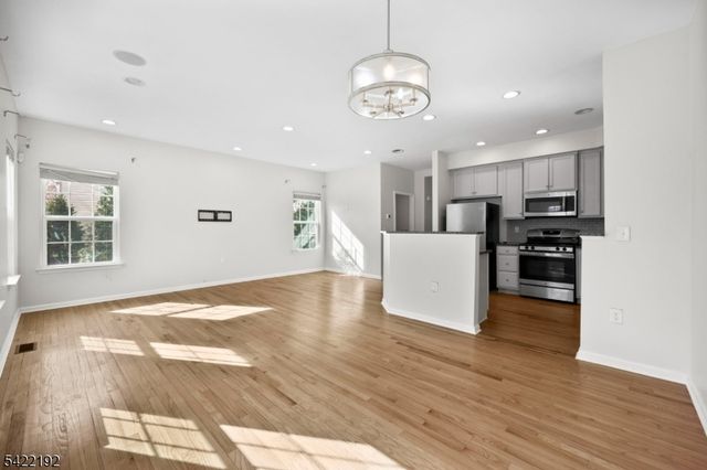 18 Panfili Ln, Hamilton Twp., NJ 08610