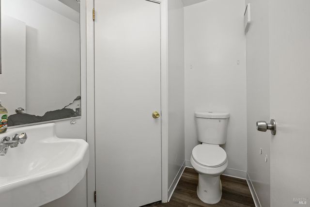 2125 W Steele Ln, Santa Rosa, CA 95403